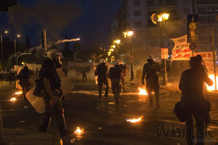Anarchisti zaútočili na mužov zákona