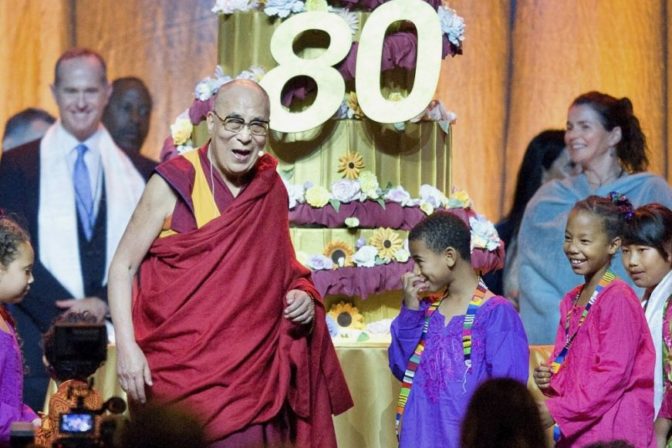 Dalajláma oslávil osemdesiatku, gratulovali mu tisícky ľudí