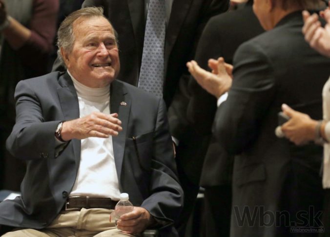 Exprezident George Bush starší spadol, zlomil si kosť v krku