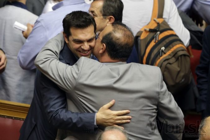 Gréci rokovali až do rána, odobrili vládny návrh reforiem