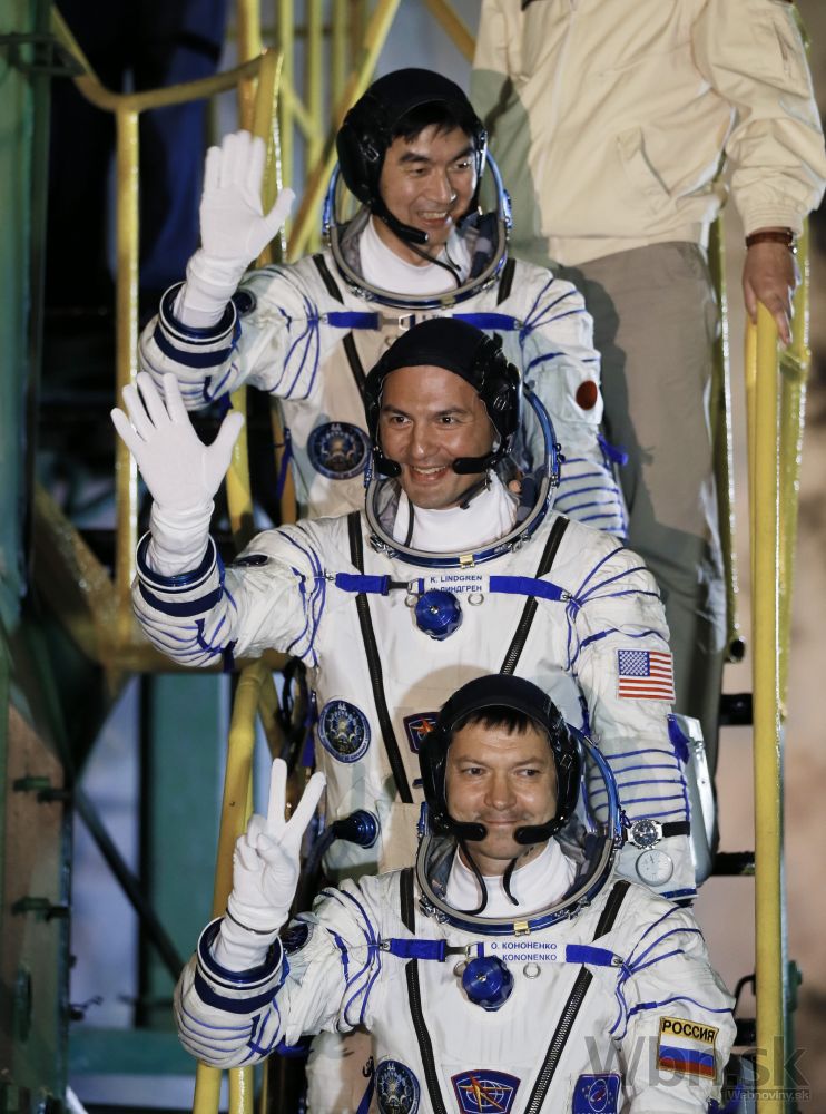 Kozmická loď Sojuz s trojčlennou posádkou sa úspešne s ISS
