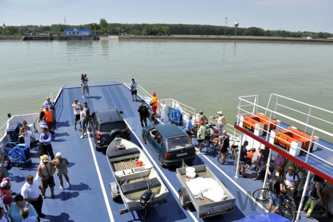 Krst novej kompy na prívodnom kanáli Dunaja