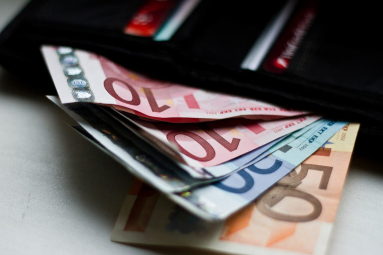 Euro bankovky peniaze