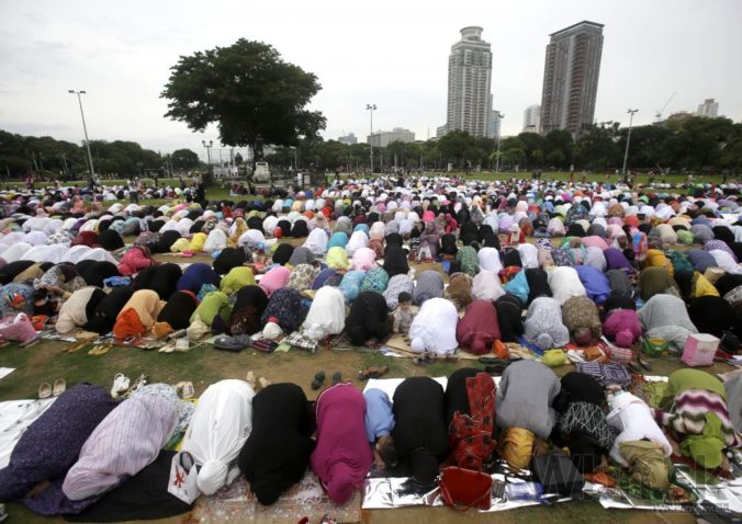 Moslimovia slávia koniec ramadánu