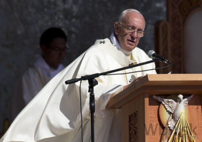 Pápež vyzval veriacich, aby neprehliadali hladných a chudobných