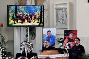 Posledná rozlúčka so záchranármi, ktorí zahynuli v Slovenskom raji