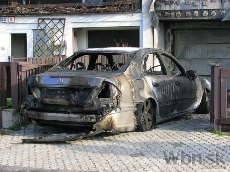 Požiar, auto