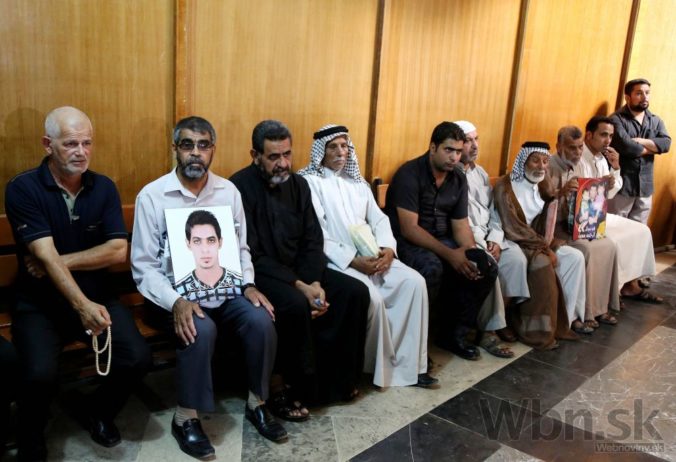Príbuzní zabitých irackých vojakov počas procesu, júl 2015.