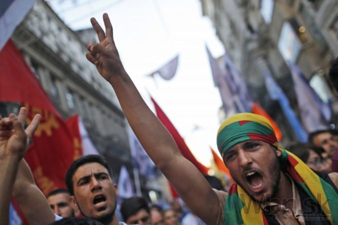 Protesty po útoku v Turecku