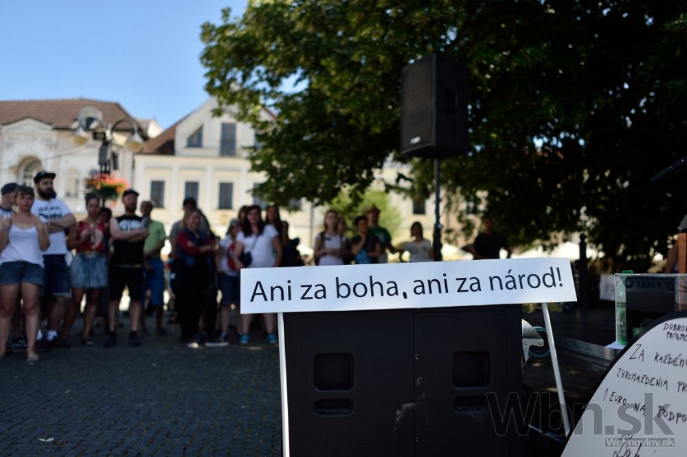 Proti kotlebovcom sa postavili zástancovia utečencov