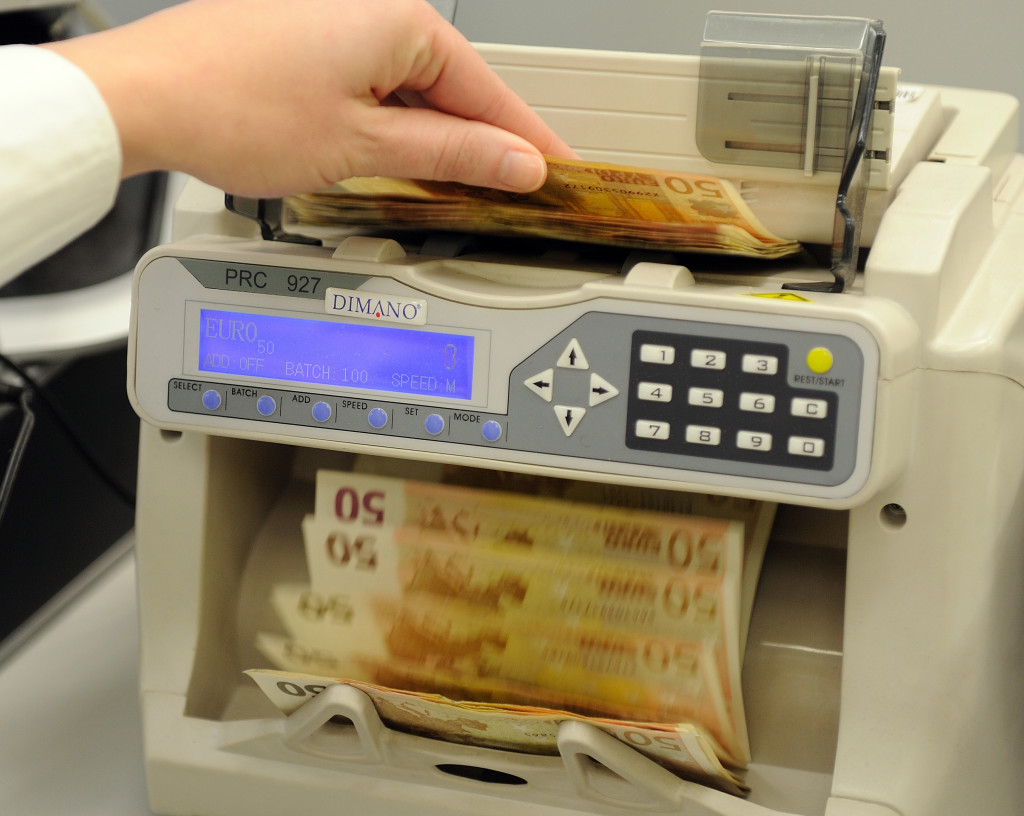 Zmenáreň, peniaze, euro, bankovky