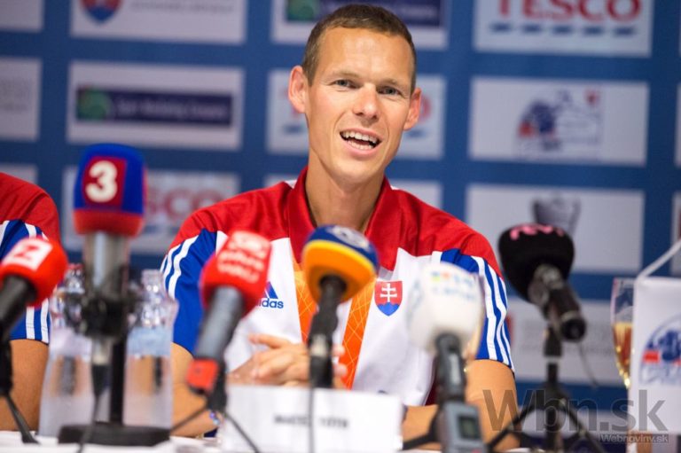 Matej Tóth ukázal zlatú medailu z majstrovstiev sveta