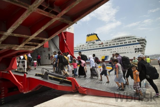 Migranti sa túžia dostať na Kos, zápasili o miesto na lodi