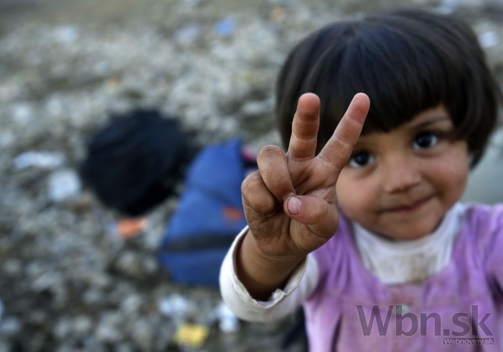 Migranti v Macedónsku útočili na políciu, tá použila granáty