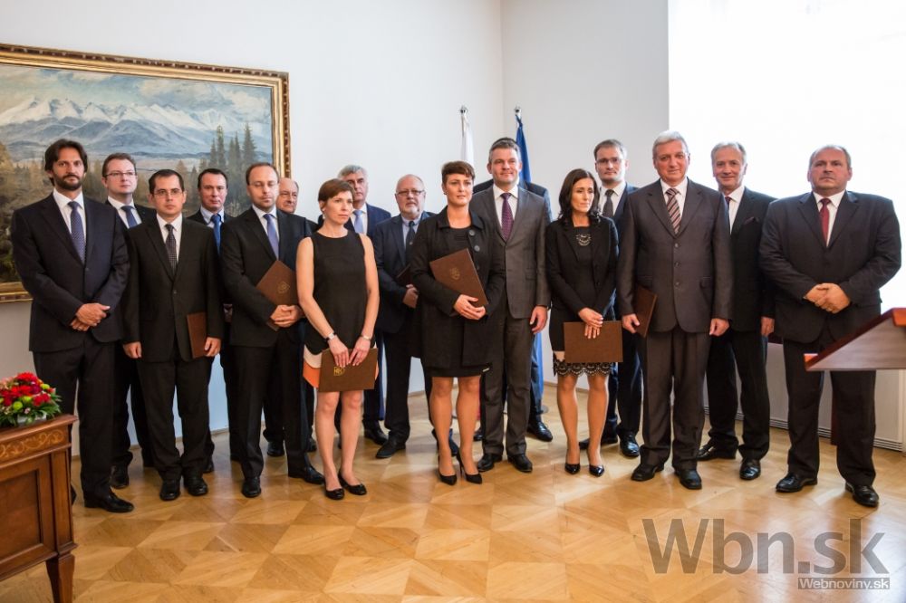 Pellegrini oznámil termín volieb, nová komisia zložila sľub