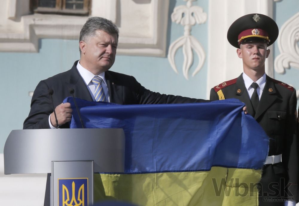 Porošenko chce zmenu ústavy, žiada podporu všetkých strán