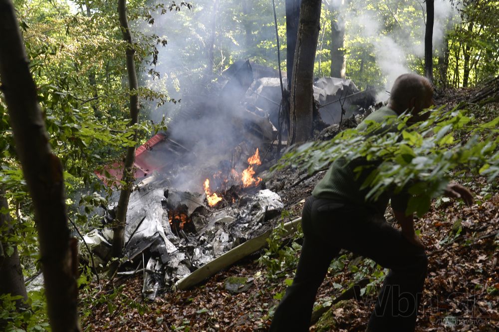 Pri Ilave sa zrazili dve lietadlá, sedem ľudí nehodu neprežilo
