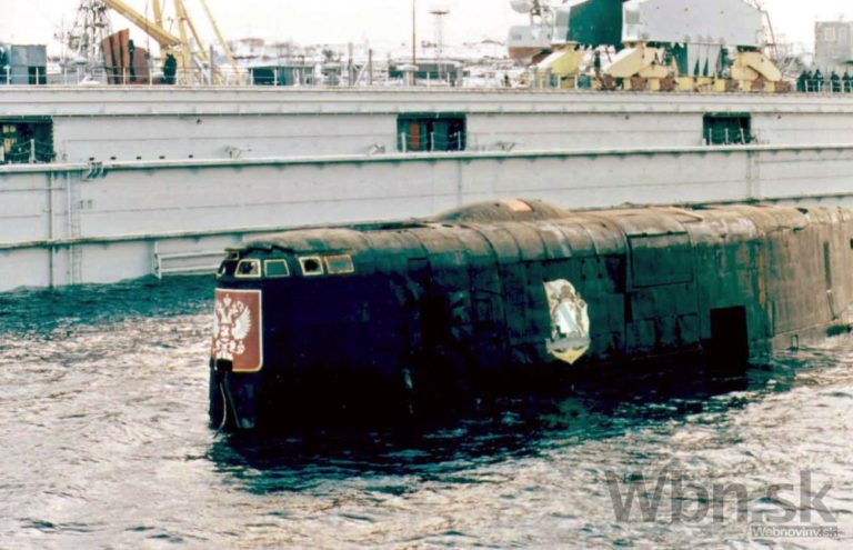 Ruská jadrová ponorka Kursk šla ku dnu  pred 15 rokmi