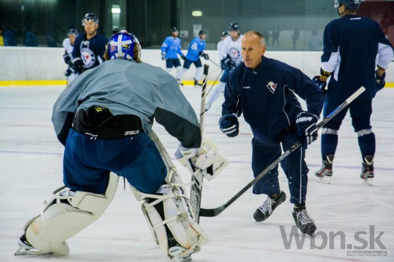 Tom Barrasso trénuje brankárov v Slovane