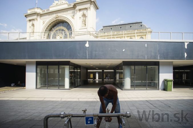V Budapešti otvorili pre migrantov prvú tranzitnú zónu
