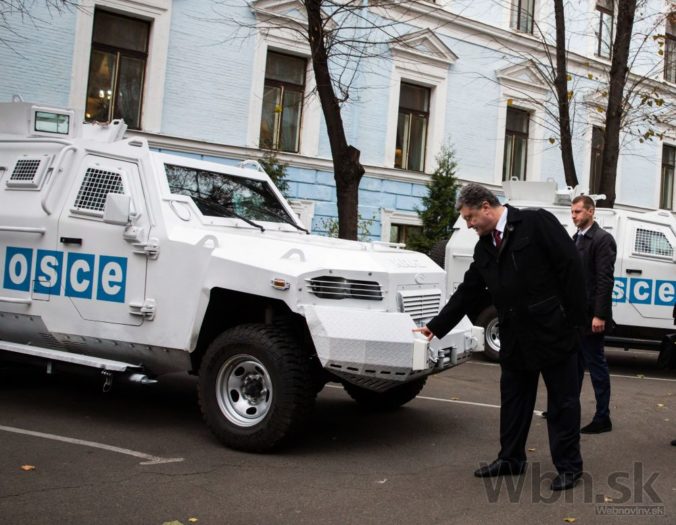 V Donecku podpálili štyri obrnené vozidlá OBSE