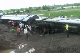 V strednej Indii sa pre záplavy vykoľajili dva vlaky