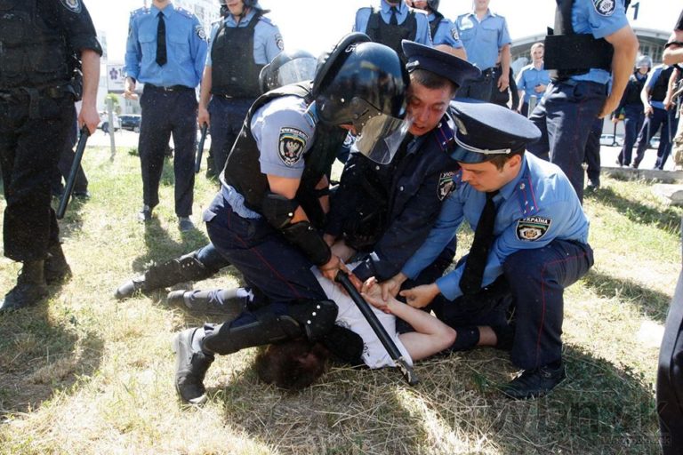 Zadržali ukrajinského poslanca, organizoval ozbrojený gang
