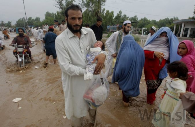 Záplavy v Pakistane zabili takmer 200 ľudí