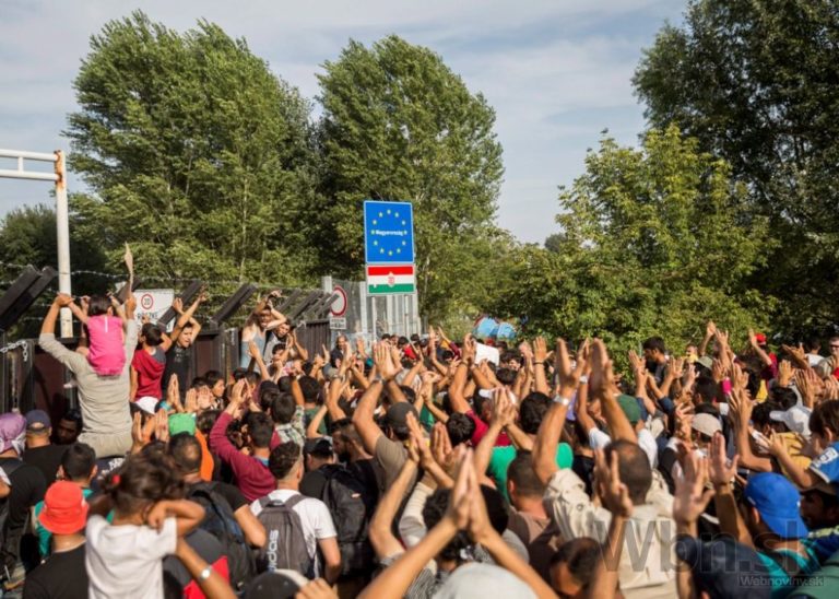 Migranti v Srbsku po uzavretí hraníc s Maďarskom smerujú do Chorvátska