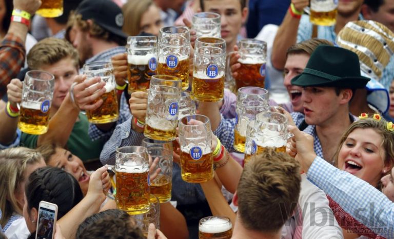Oktoberfest je v plnom prúde, pivo tečie potokom