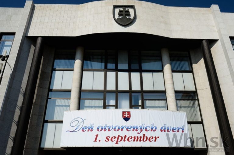 Parlament otvoril svoje brány verejnosti
