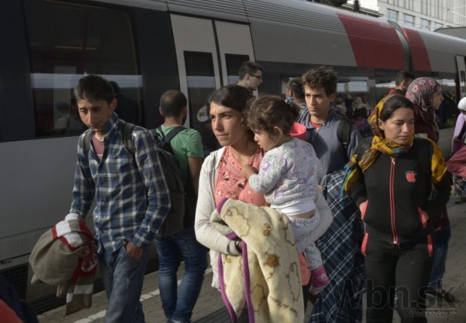 Rakúšania prijali migrantov z Maďarska