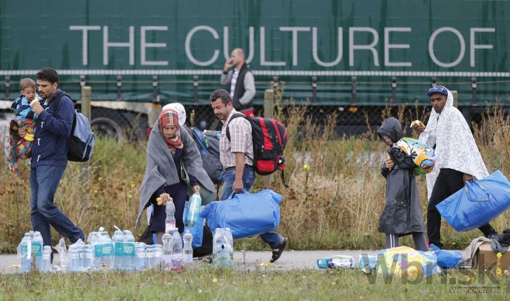 Rakúšania prijali migrantov z Maďarska