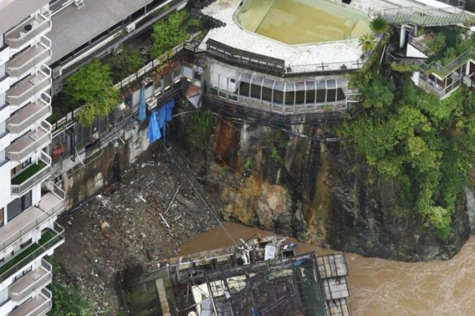 Rozvodnené rieky v Japonsku zaplavujú domy