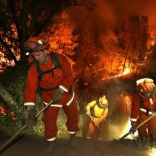 Sever Kalifornie pustošia lesné požiare