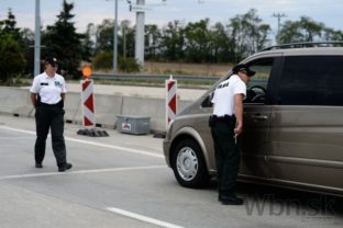 Slovenskí policajti začali kontrolovať hranice s Rakúskom