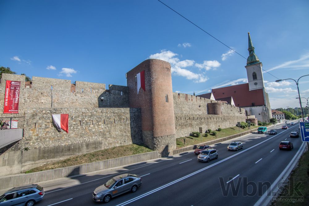 Štrajk taxikárov proti službe Uber