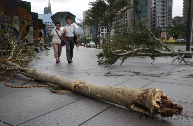 Taiwan bičoval silný tajfún, vyžiadal si mŕtvych i zranených