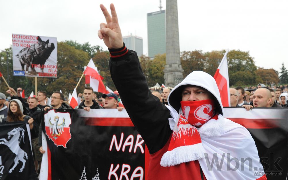 V Poľsku demonštranti proti migrantom fackali chodca s tmavou pokožkou