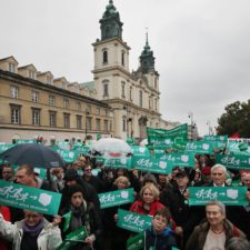 V Poľsku demonštranti proti migrantom fackali chodca s tmavou pokožkou