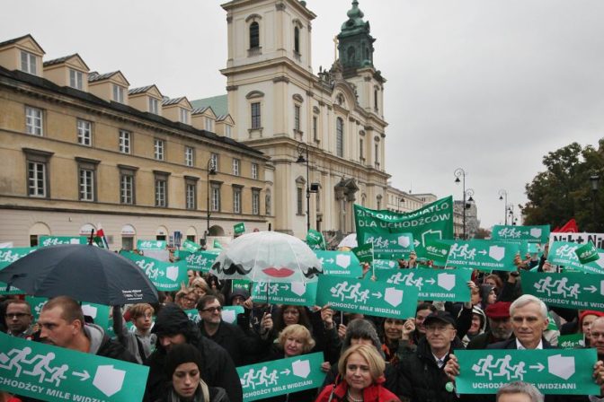 V Poľsku demonštranti proti migrantom fackali chodca s tmavou pokožkou