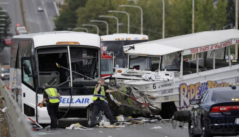 V Seattli sa zrazili dva autobusy, štyria ľudia zahynuli