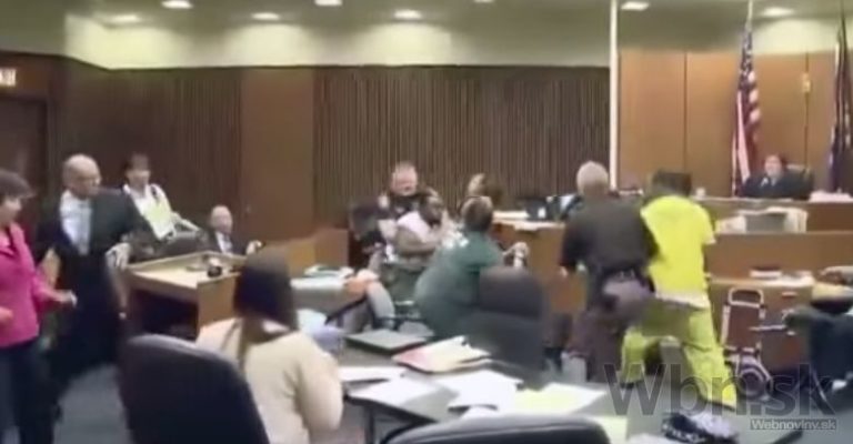 Zronený otec vybuchol na súde, zaútočil na dcérkinho vraha