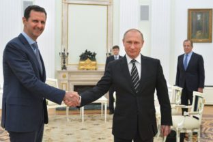 Asad po štyroch rokoch opustil Sýriu, stretol sa s Putinom