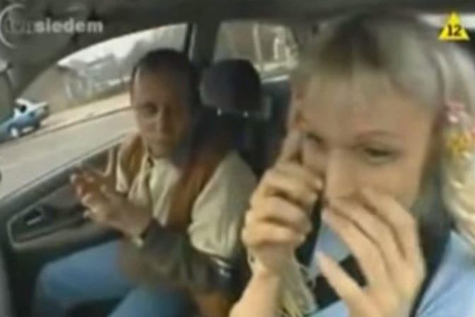 Blondinka v autoskole.png