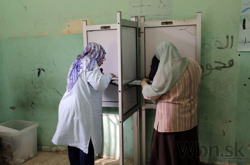 Egypt začal hlasovať v dlhoočakávaných parlamentných voľbách