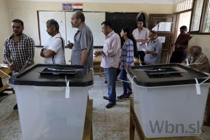 Egypt začal hlasovať v dlhoočakávaných parlamentných voľbách