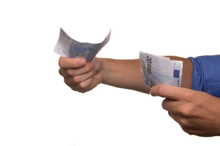 Sporenie, peniaze, euro, bankovky