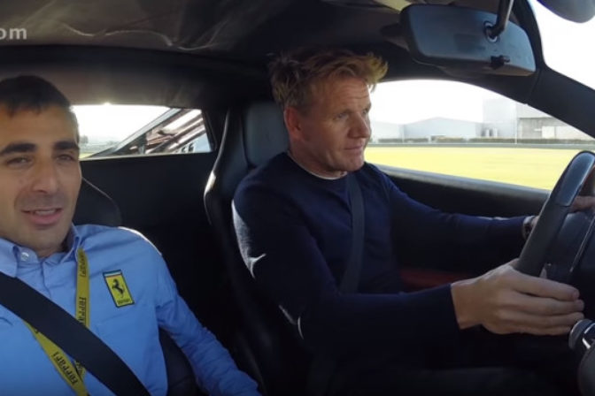 Gordon ramsay odporuca nove ferrari 488 gtb. pozri si jeho reakcie.png