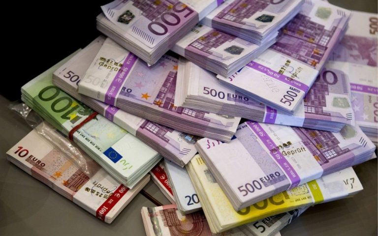 Peniaze euro bankovky